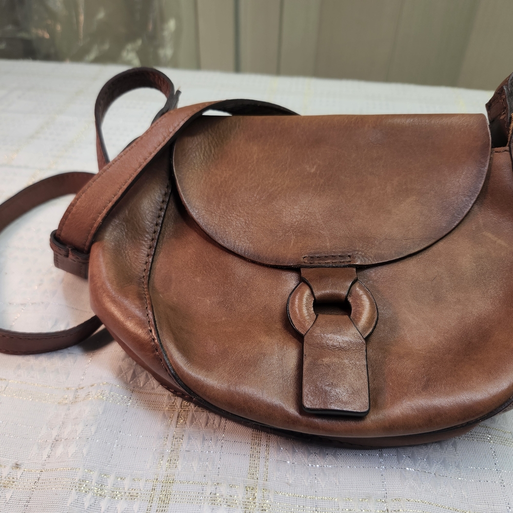 Classic Brown Leather Saddle Crossbody Bag